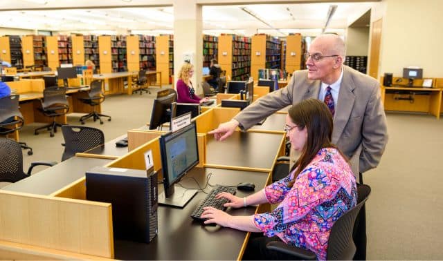 Tres razones para visitar el Centro de Genealogía de la Biblioteca Pública del Condado de Allen en Fort Wayne, Indiana