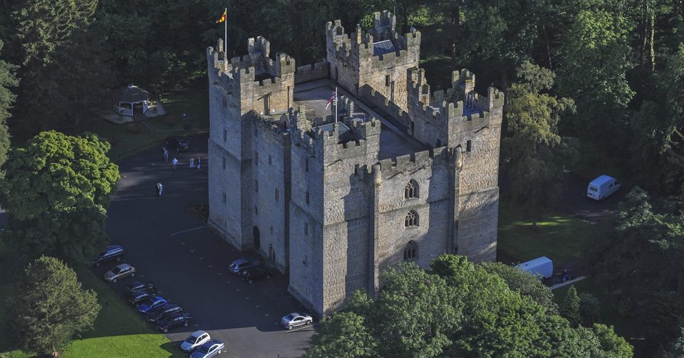 Castle solicita la ayuda de historiadores familiares para investigar fantasmas